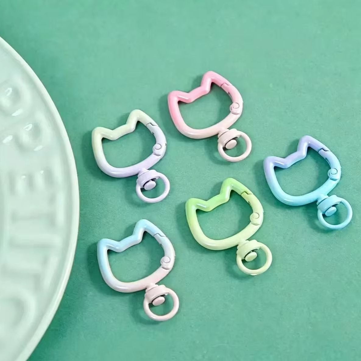 Jewelry Making Articles - พวงกุญแจรูปแมวน่ารักแบบไล่สี 5-10 ชิ้น พร้อมตัวล็อคแบบเปิดได้ สำหรับงาน DIY
