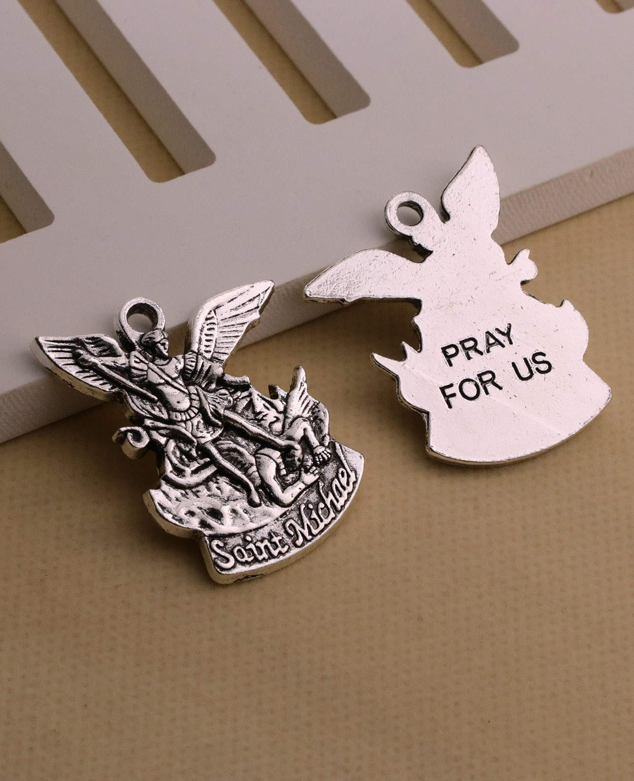 5 ชิ้น Archangel St. Michael เ - Jewelry Making Michaels บทวิจารณ์และราคา